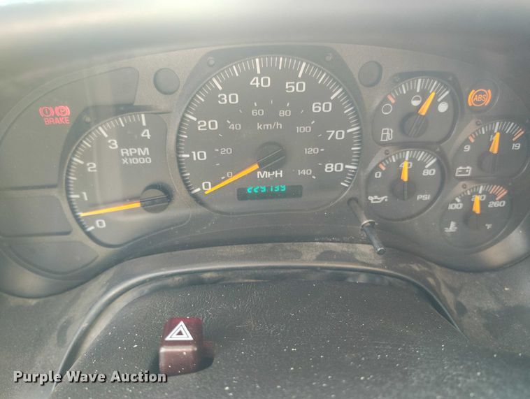 image for item DP5059 2007 GMC C6500 flatbed truck