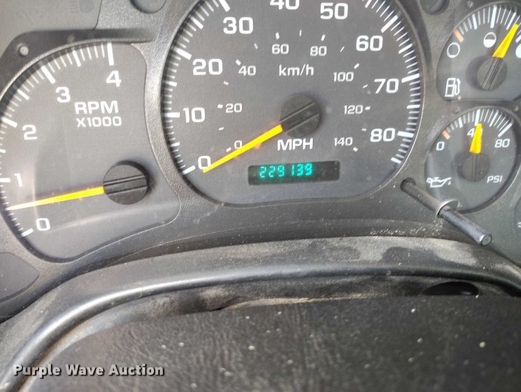 image for item DP5059 2007 GMC C6500 flatbed truck