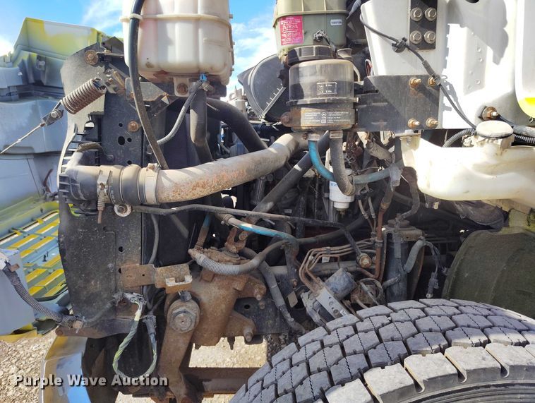 image for item DP5059 2007 GMC C6500 flatbed truck