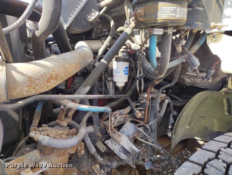 image for item DP5059 2007 GMC C6500 flatbed truck