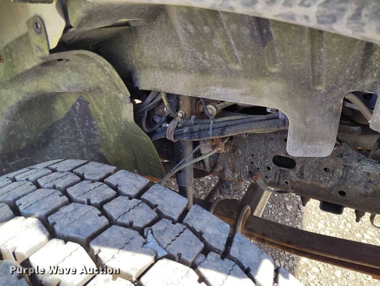 image for item DP5059 2007 GMC C6500 flatbed truck