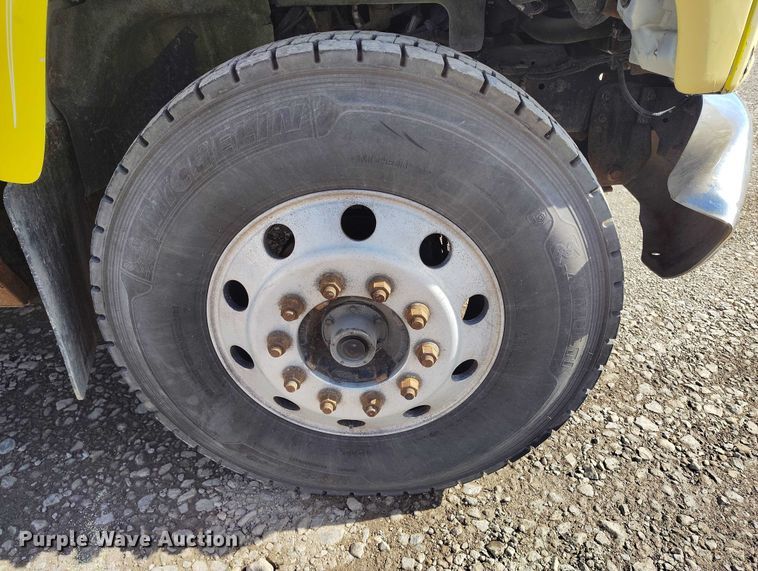 image for item DP5059 2007 GMC C6500 flatbed truck