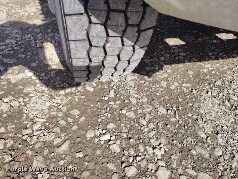 image for item DP5059 2007 GMC C6500 flatbed truck