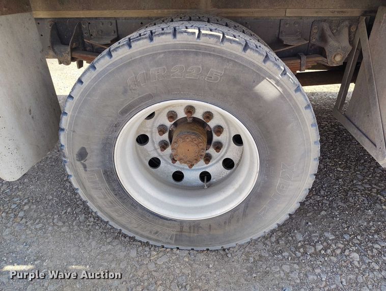 image for item DP5059 2007 GMC C6500 flatbed truck