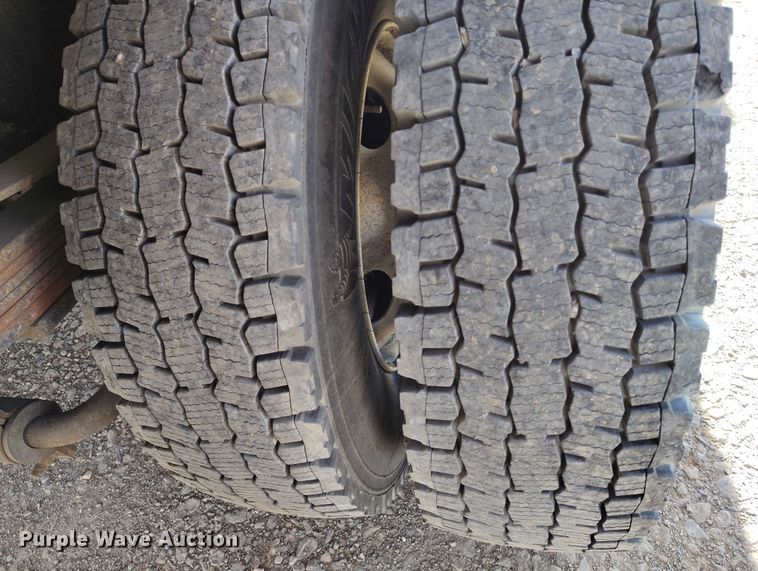 image for item DP5059 2007 GMC C6500 flatbed truck