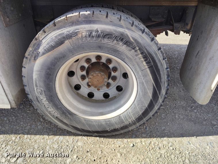 image for item DP5059 2007 GMC C6500 flatbed truck