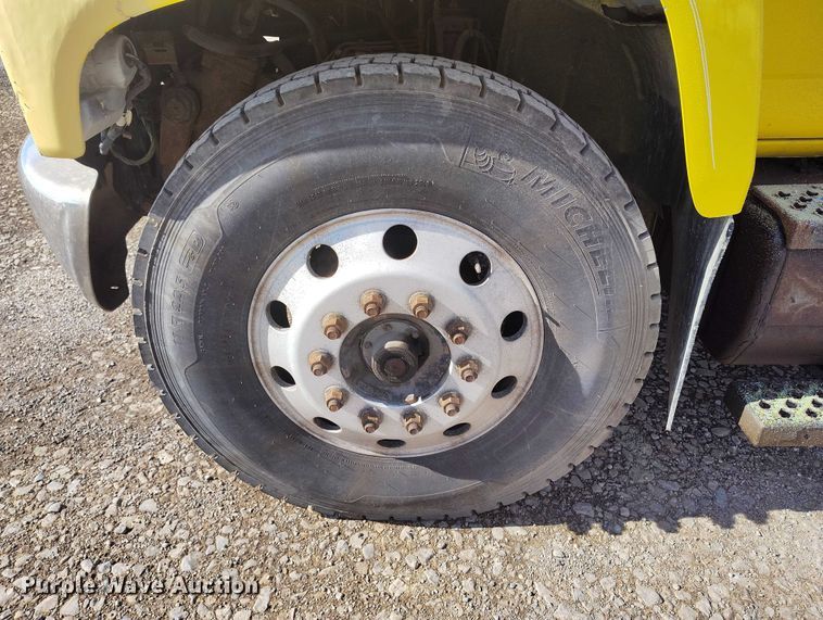 image for item DP5059 2007 GMC C6500 flatbed truck