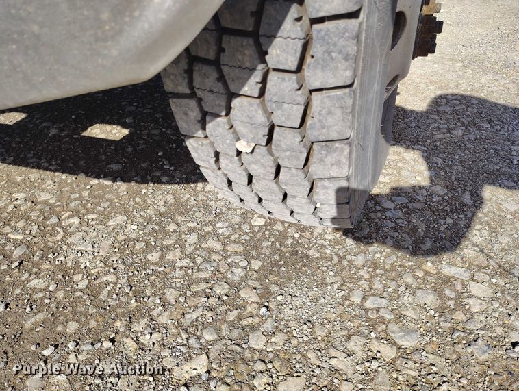 image for item DP5059 2007 GMC C6500 flatbed truck