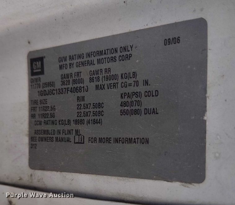 image for item DP5059 2007 GMC C6500 flatbed truck