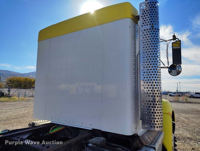 image for item DP5100 2011 Kenworth T370 truck cab and chassis