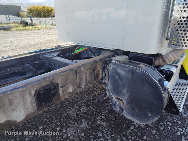 image for item DP5100 2011 Kenworth T370 truck cab and chassis