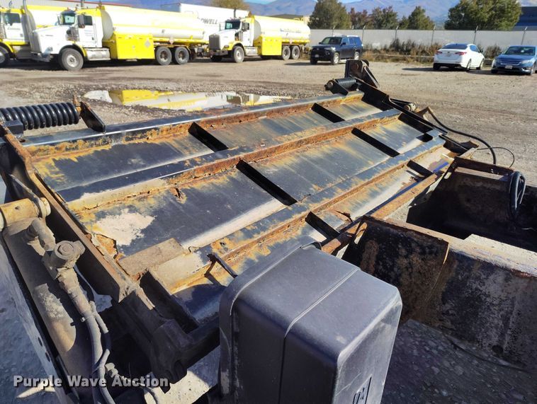 image for item DP5100 2011 Kenworth T370 truck cab and chassis