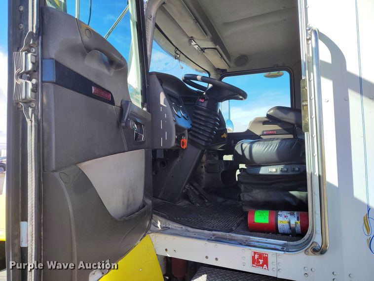 image for item DP5100 2011 Kenworth T370 truck cab and chassis