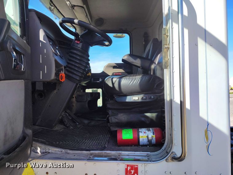 image for item DP5100 2011 Kenworth T370 truck cab and chassis