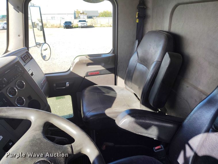 image for item DP5100 2011 Kenworth T370 truck cab and chassis
