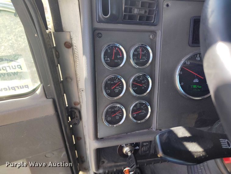 image for item DP5100 2011 Kenworth T370 truck cab and chassis