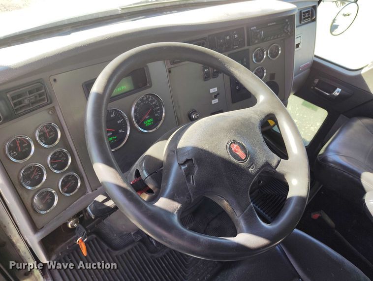 image for item DP5100 2011 Kenworth T370 truck cab and chassis