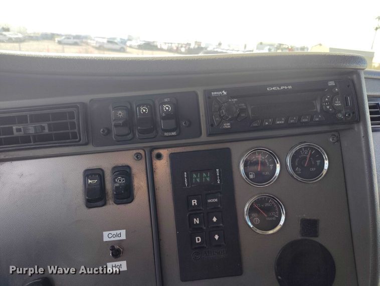 image for item DP5100 2011 Kenworth T370 truck cab and chassis