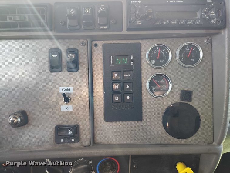 image for item DP5100 2011 Kenworth T370 truck cab and chassis