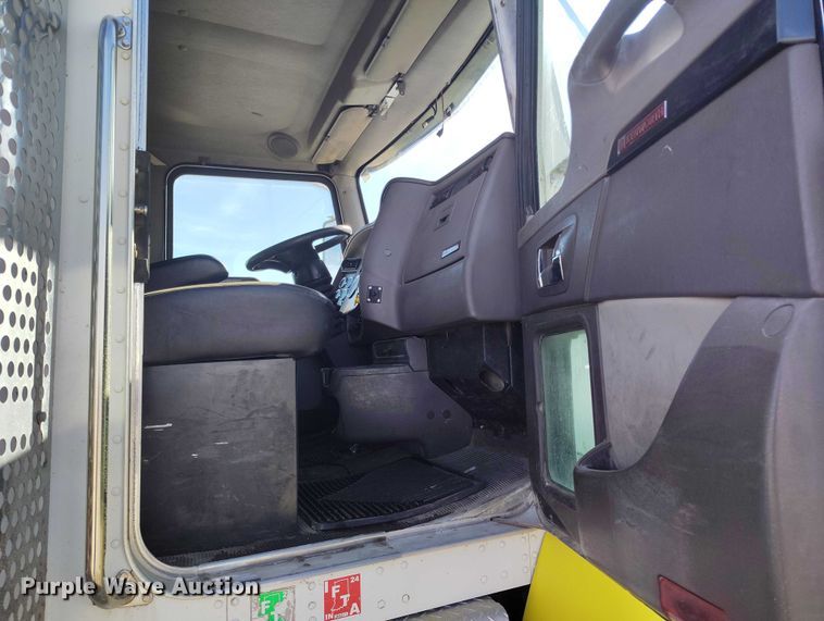 image for item DP5100 2011 Kenworth T370 truck cab and chassis