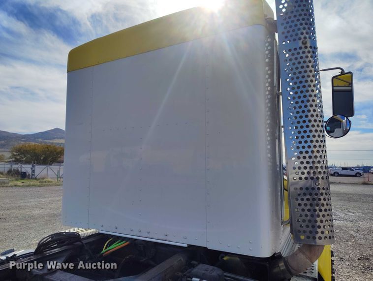 image for item DP5101 2011 Kenworth T370 truck cab and chassis