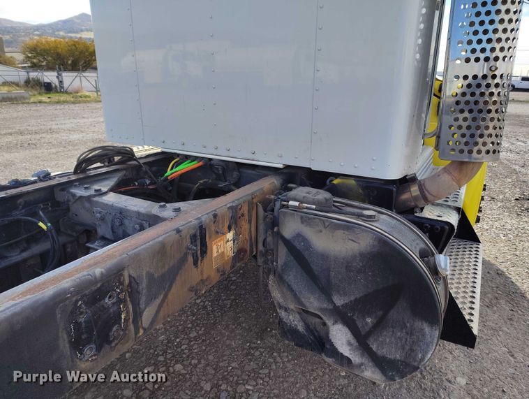 image for item DP5101 2011 Kenworth T370 truck cab and chassis