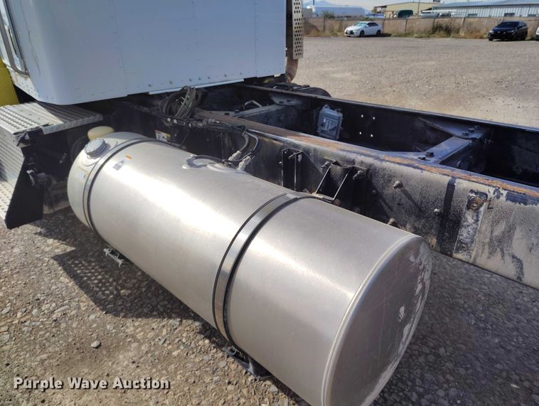 image for item DP5101 2011 Kenworth T370 truck cab and chassis