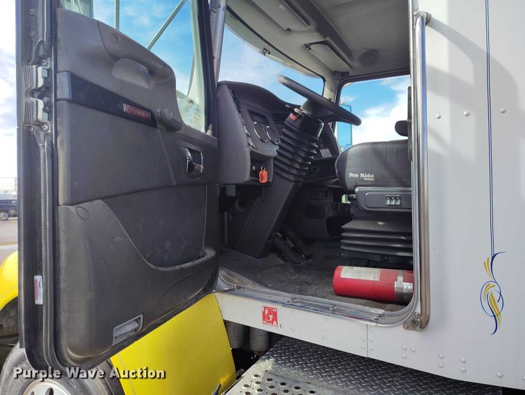 image for item DP5101 2011 Kenworth T370 truck cab and chassis