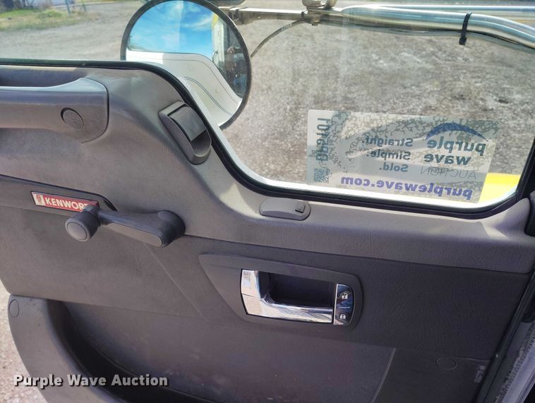 image for item DP5101 2011 Kenworth T370 truck cab and chassis