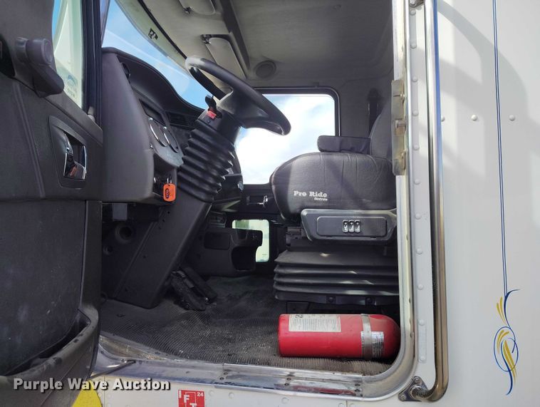 image for item DP5101 2011 Kenworth T370 truck cab and chassis