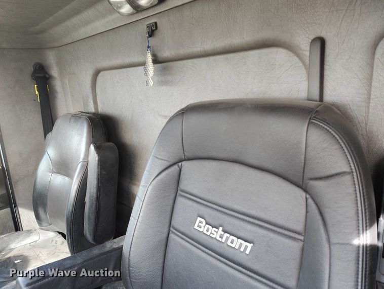 image for item DP5101 2011 Kenworth T370 truck cab and chassis