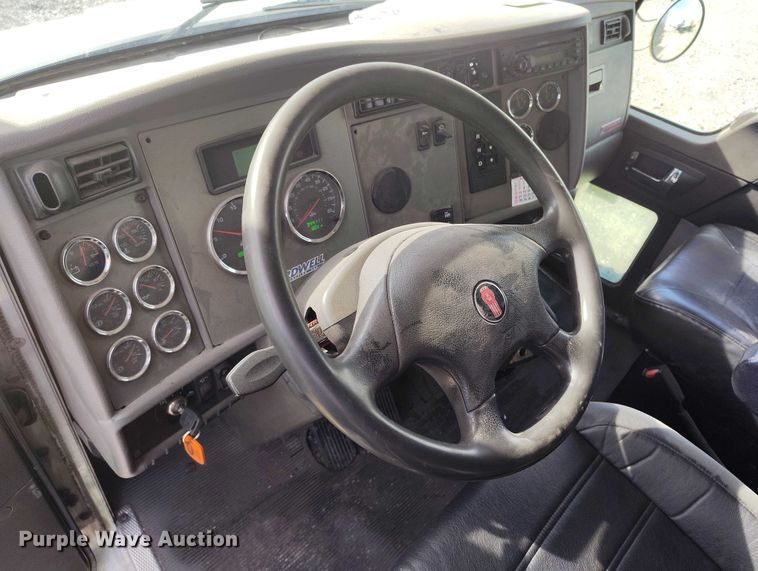 image for item DP5101 2011 Kenworth T370 truck cab and chassis