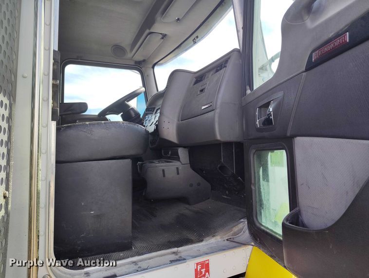image for item DP5101 2011 Kenworth T370 truck cab and chassis