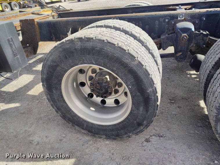 image for item DP5101 2011 Kenworth T370 truck cab and chassis