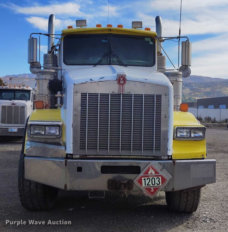 image for item DP5102 2001 Kenworth T800 fuel truck