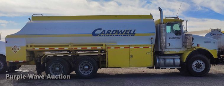 image for item DP5102 2001 Kenworth T800 fuel truck