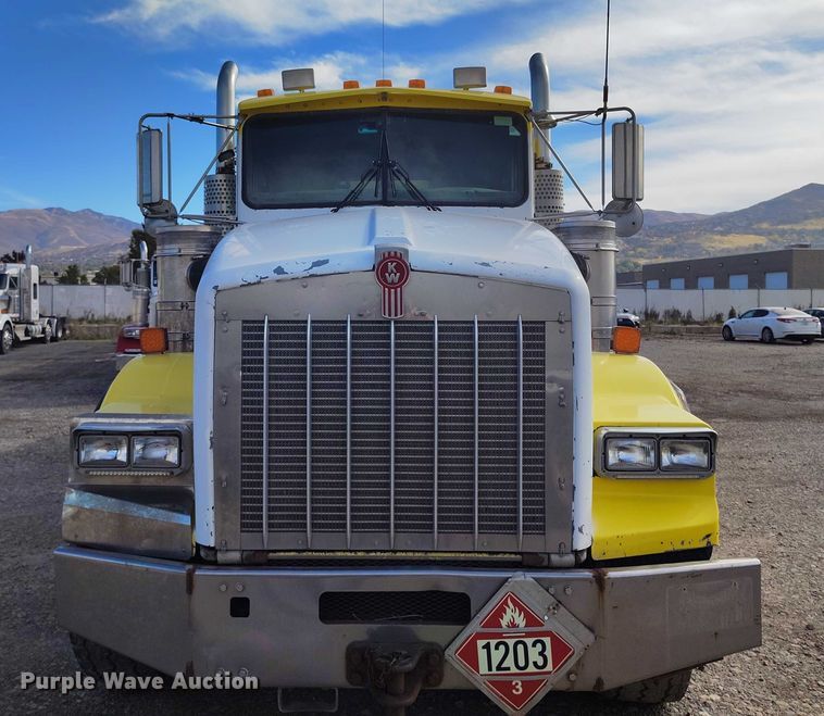 image for item DP5102 2001 Kenworth T800 fuel truck