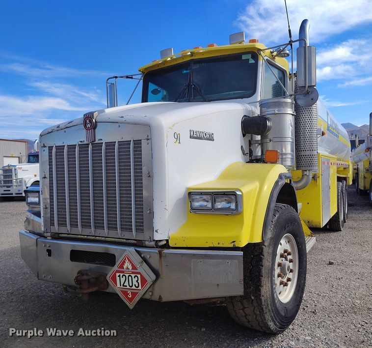 image for item DP5102 2001 Kenworth T800 fuel truck