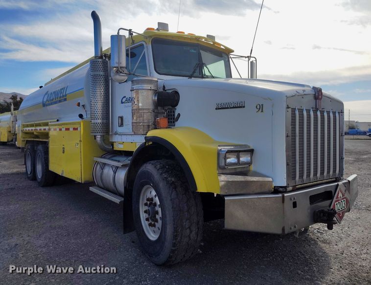 image for item DP5102 2001 Kenworth T800 fuel truck