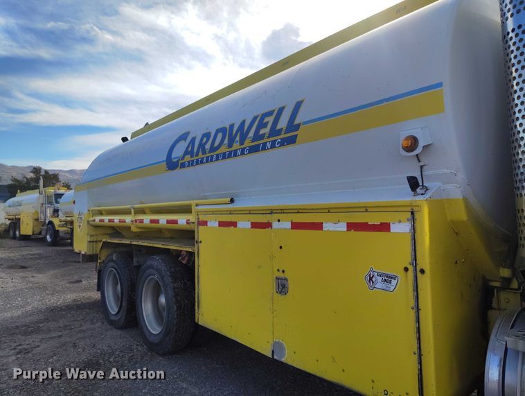 image for item DP5102 2001 Kenworth T800 fuel truck