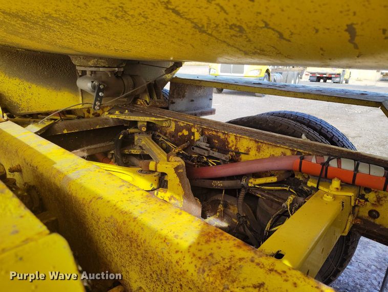 image for item DP5102 2001 Kenworth T800 fuel truck