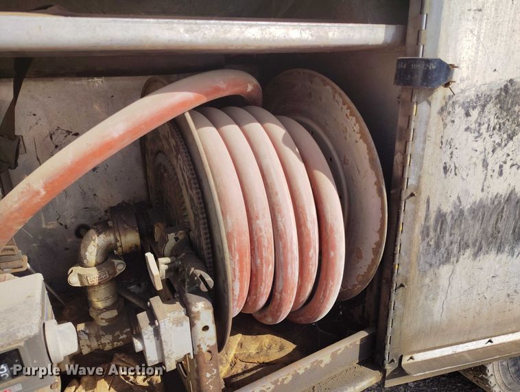 image for item DP5102 2001 Kenworth T800 fuel truck