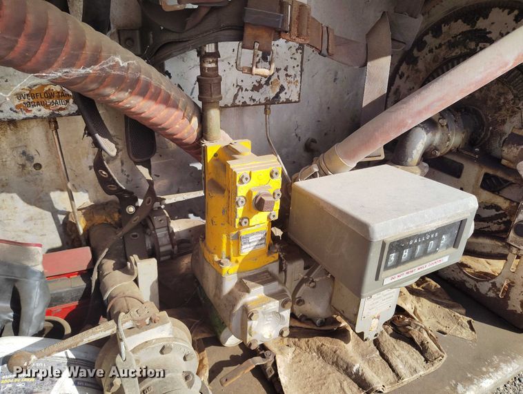 image for item DP5102 2001 Kenworth T800 fuel truck