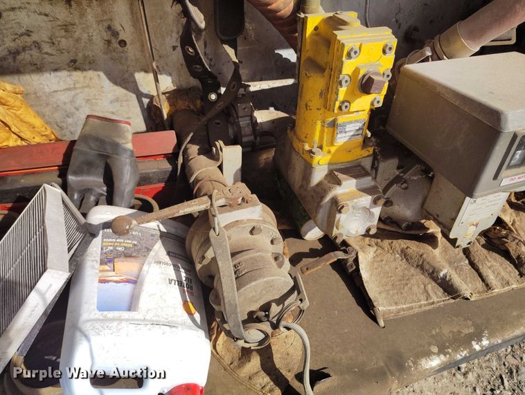 image for item DP5102 2001 Kenworth T800 fuel truck