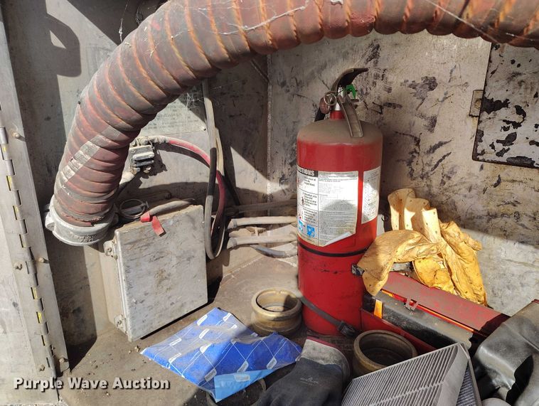 image for item DP5102 2001 Kenworth T800 fuel truck