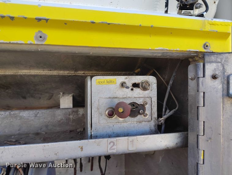 image for item DP5102 2001 Kenworth T800 fuel truck