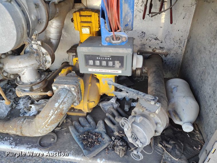 image for item DP5102 2001 Kenworth T800 fuel truck