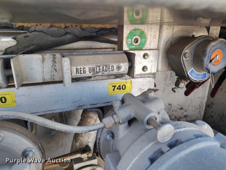 image for item DP5102 2001 Kenworth T800 fuel truck