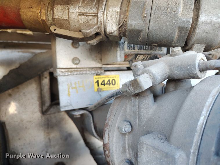 image for item DP5102 2001 Kenworth T800 fuel truck