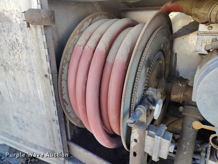 image for item DP5102 2001 Kenworth T800 fuel truck